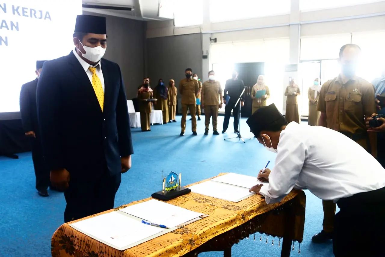 Serahkan SK PPPK Guru, Roby :  Ini Amanah dan Ini bukan Tugas yang Ringan