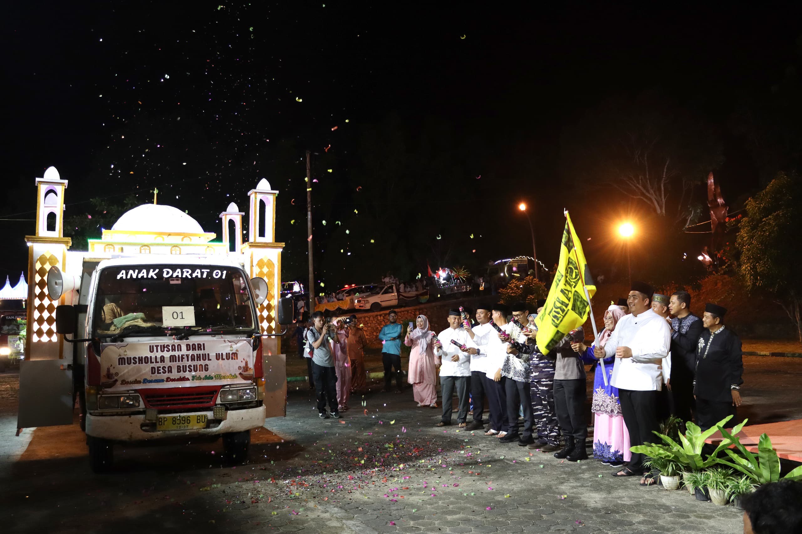 Bupati Roby Lepas 43 Kendaraan Hias, Semarakkan Pawai Takbir Idul Adha 1446 H