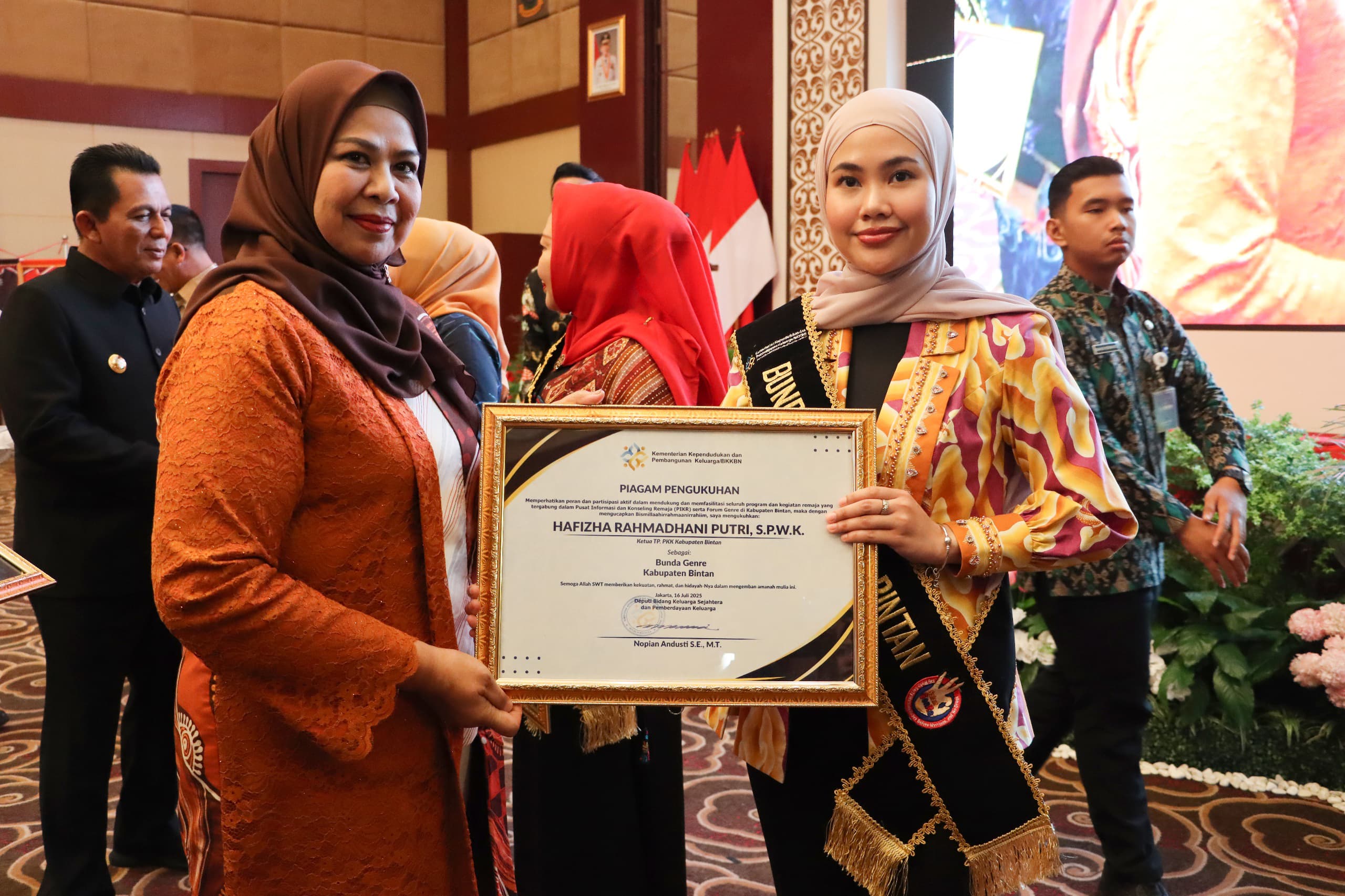 Hafizha Terima Selempang Bunda GenRe, Siap Lanjutkan Pembangunan Generasi Emas