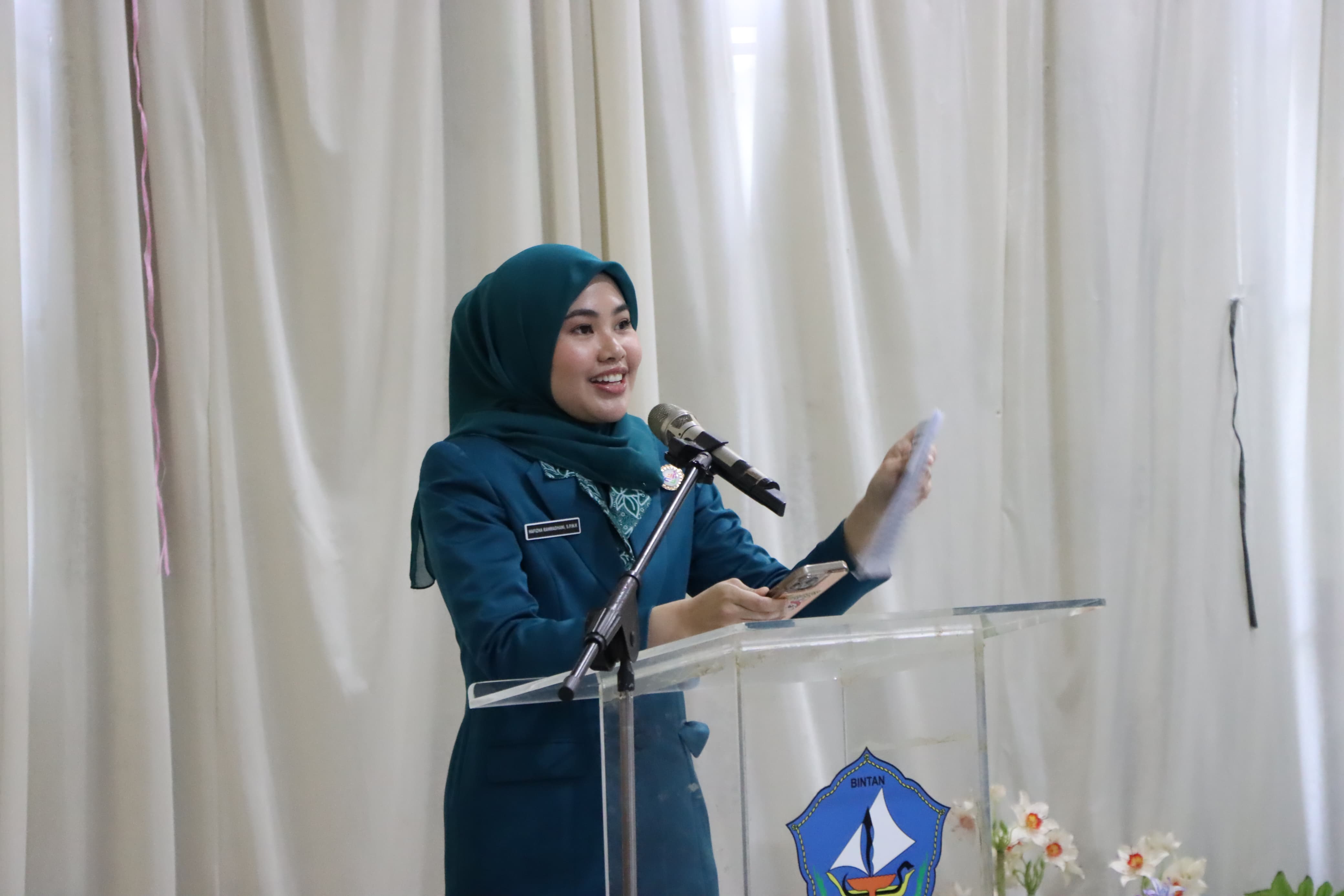 Hafizha Harapkan Sinergi Kuat Saat Menghadiri Pelantikan Ketua TP-PKK dan Ketua Tim Pembina Posyandu Kecamatan Toapaya
