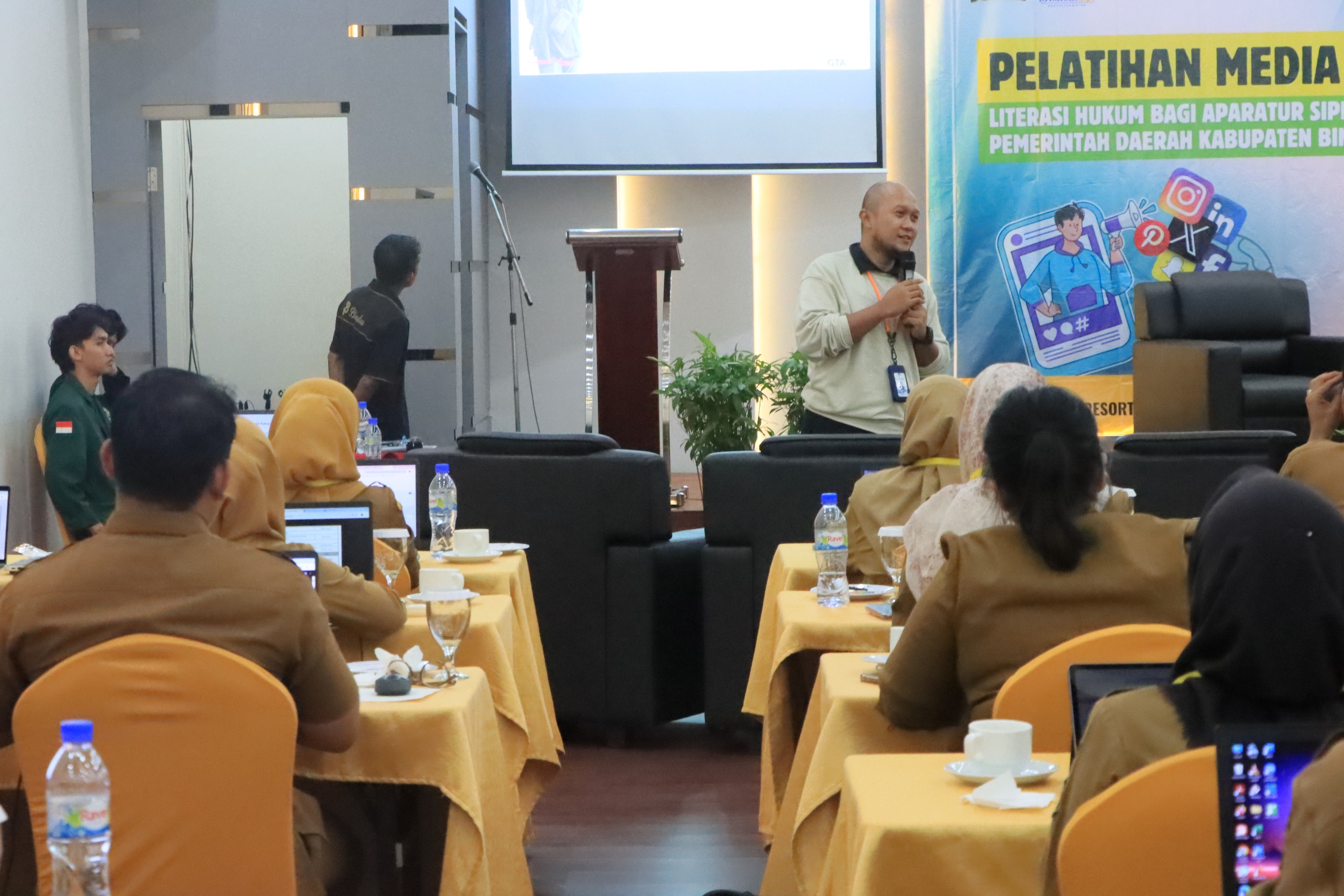Jadi Garda Terdepan Penyampai Informasi Publik, Admin Medsos 'Pelat Merah' se-Bintan Ikuti Pelatihan