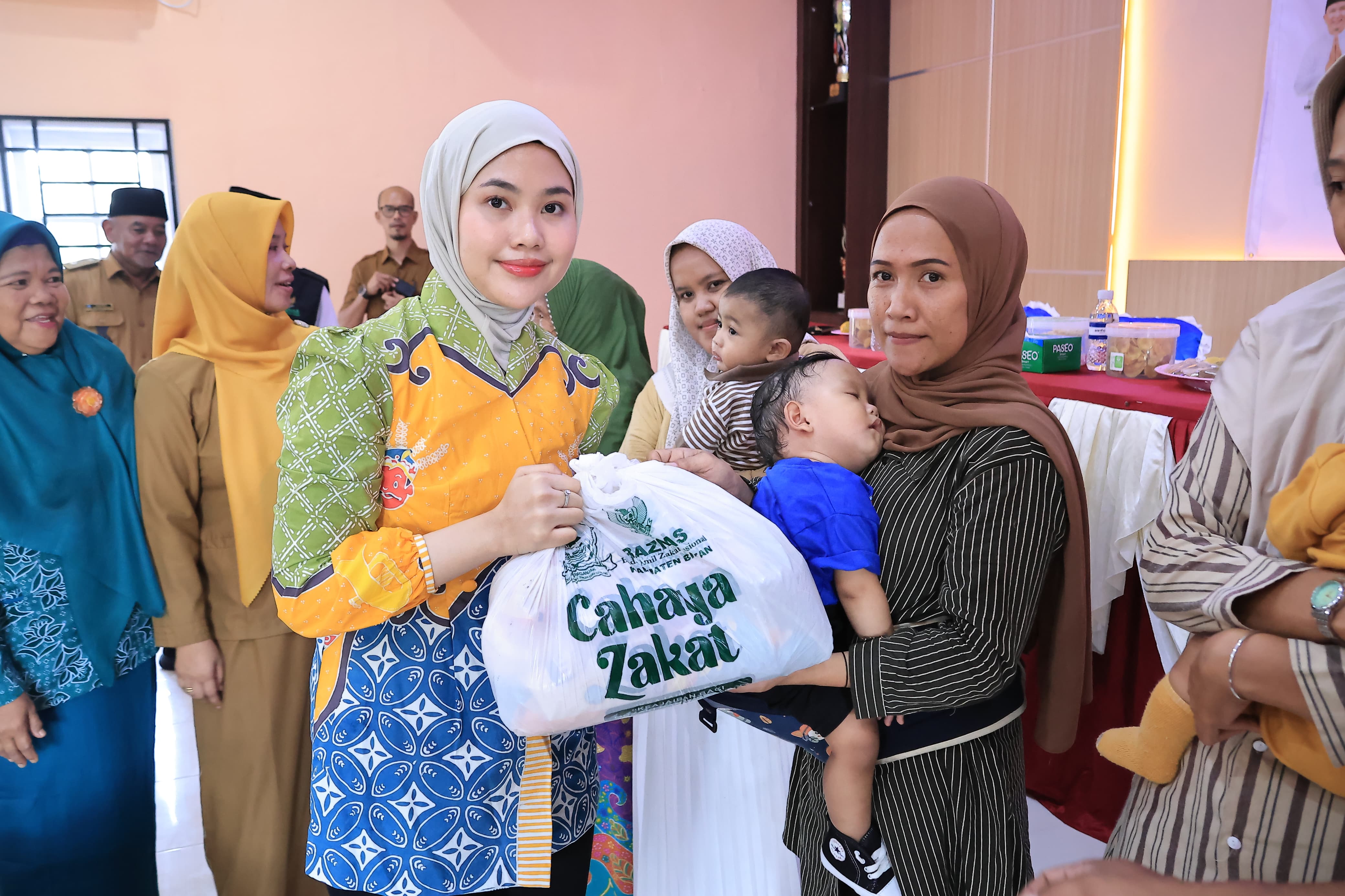 Salurkan 50 Paket BAZNAS, Hafizha Bersyukur Toapaya Utara Zero Stunting