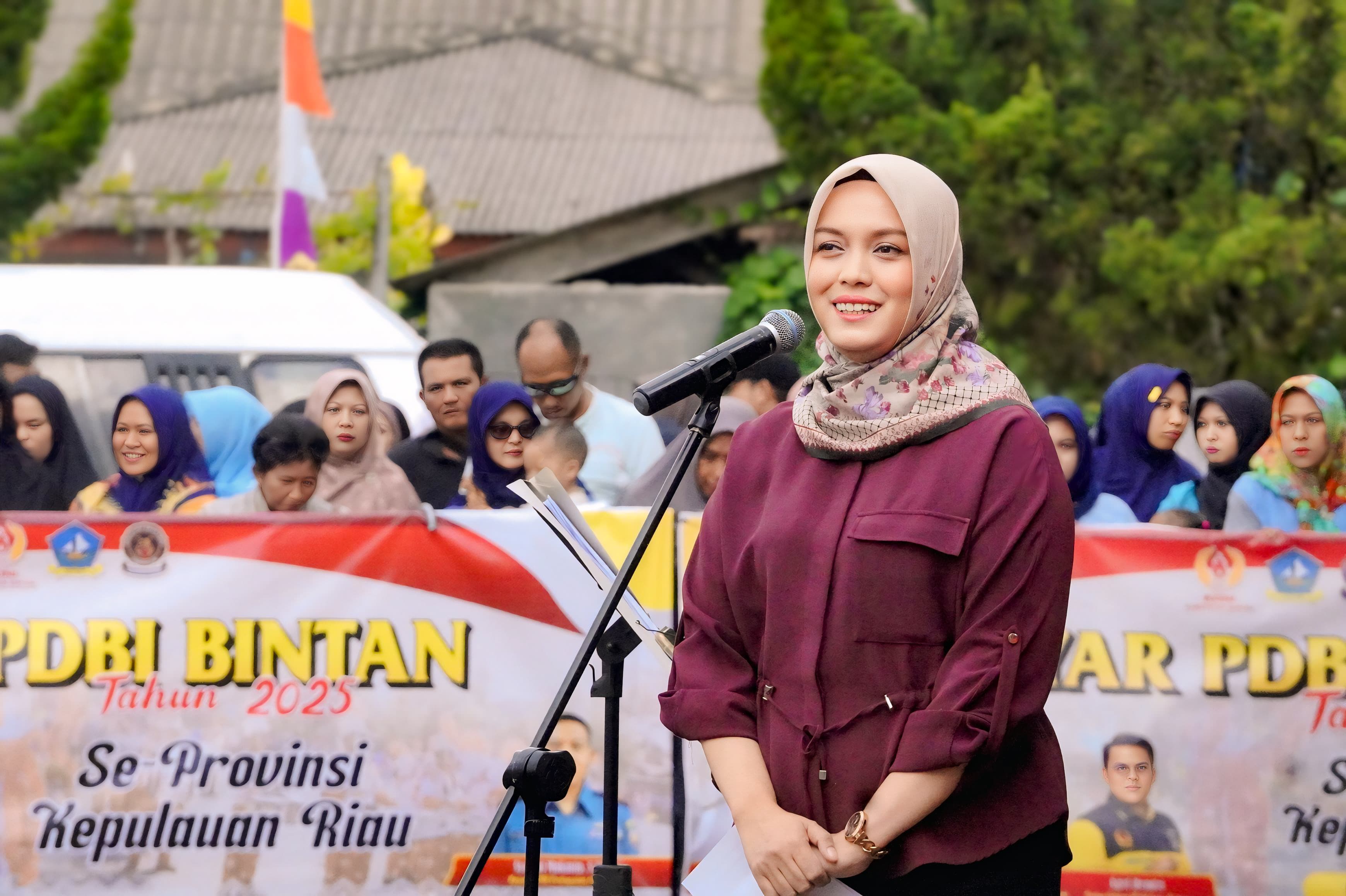 Antusiasme Masyarakat Saksikan Street Parade Drum Band, Wabup Deby : Kreativitas Luar Biasa Para Pelajar