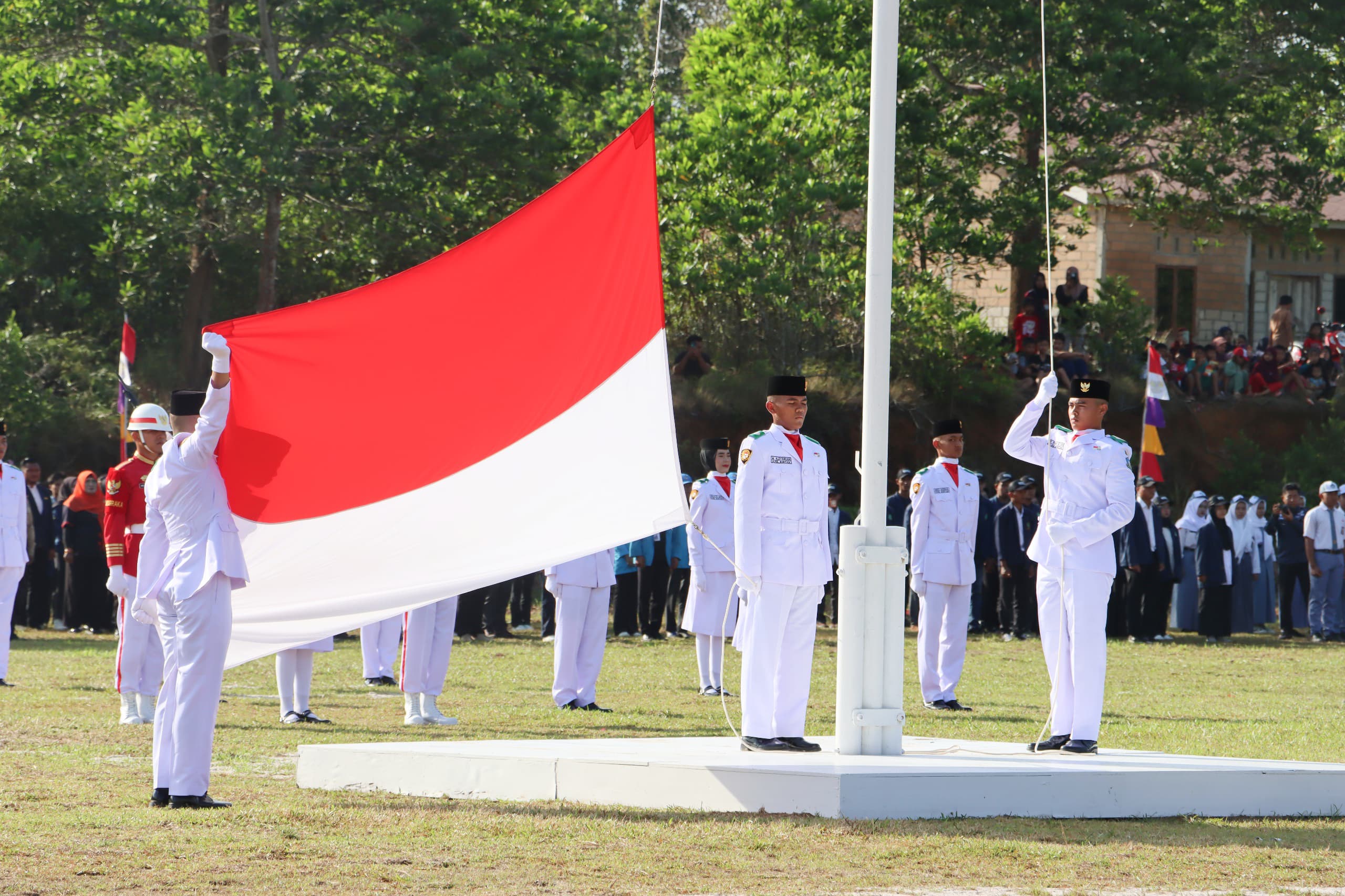 Dirgahayu RI Ke 80, Kibaran Sang Merah Mutih Dari Lapangan Bukit Kerang Kabupaten Bintan
