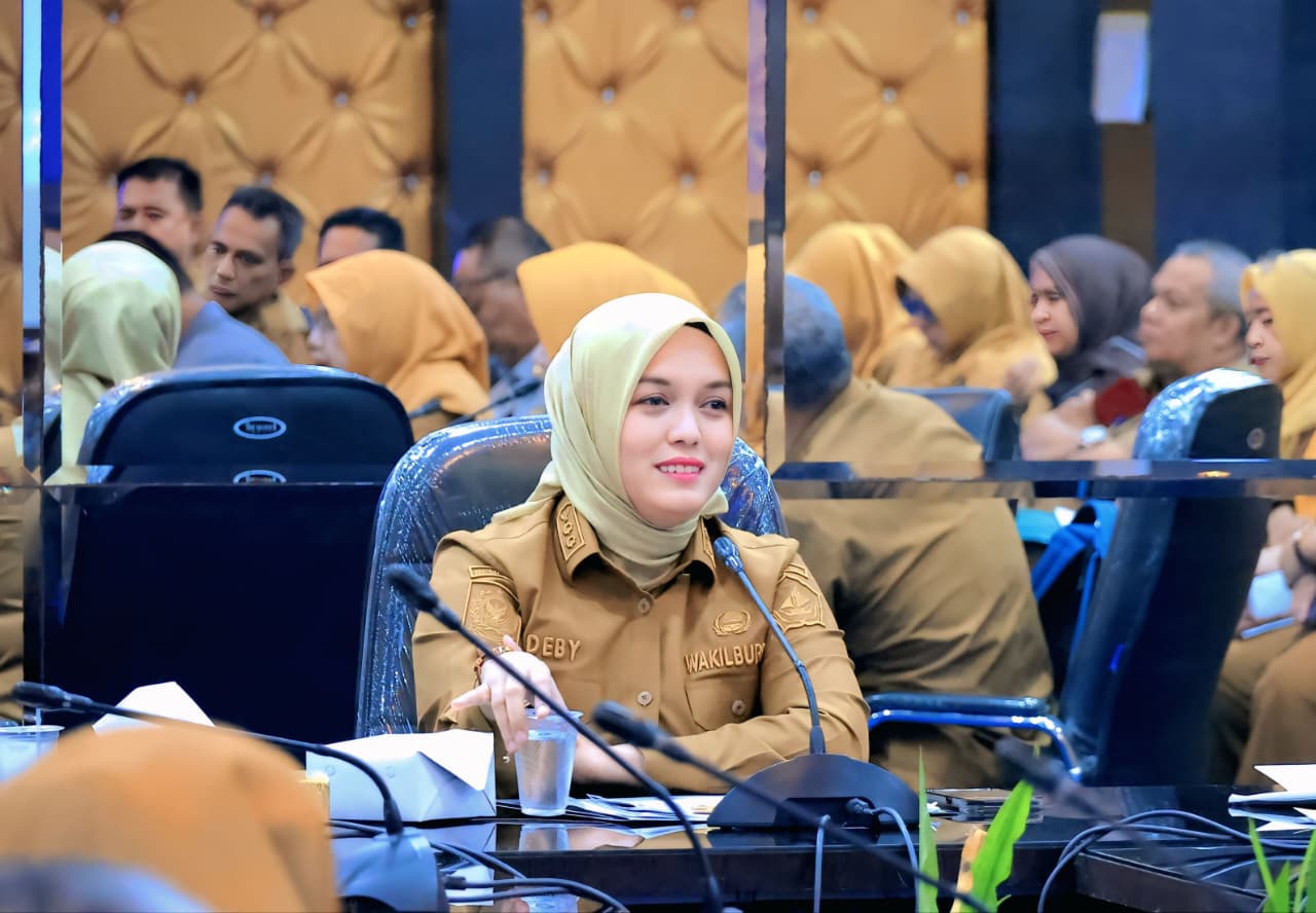 Pimpin Rapat Evaluasi, Wabup Bintan Deby Maryanti Minta OPD Kerja Keras Capai Target