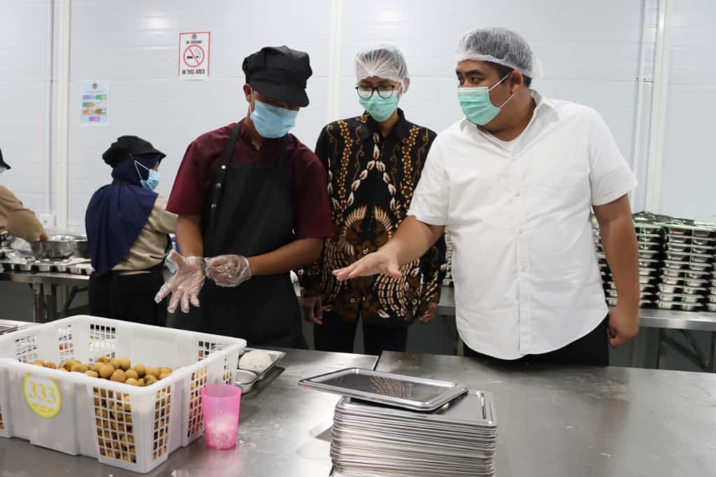 Tinjau Dapur MBG, Roby Pastikan Setiap Menu Higienis dan Sesuai Standar Gizi