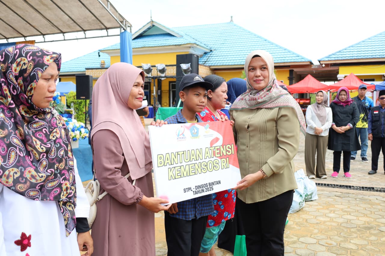 Buka Gebyar SKL Tahun 2025, Wabup Bintan Deby Maryanti Salurkan Berbagai Bantuan Program