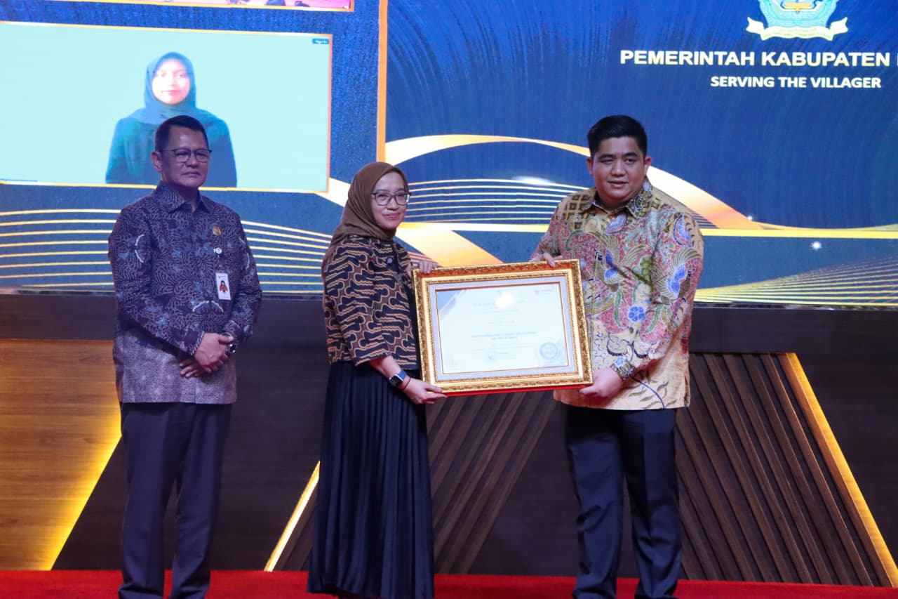 Bupati Roby Raih Penghargaan Outstanding Public Service Innovation di Ajang KIPP Kementerian PANRB RI