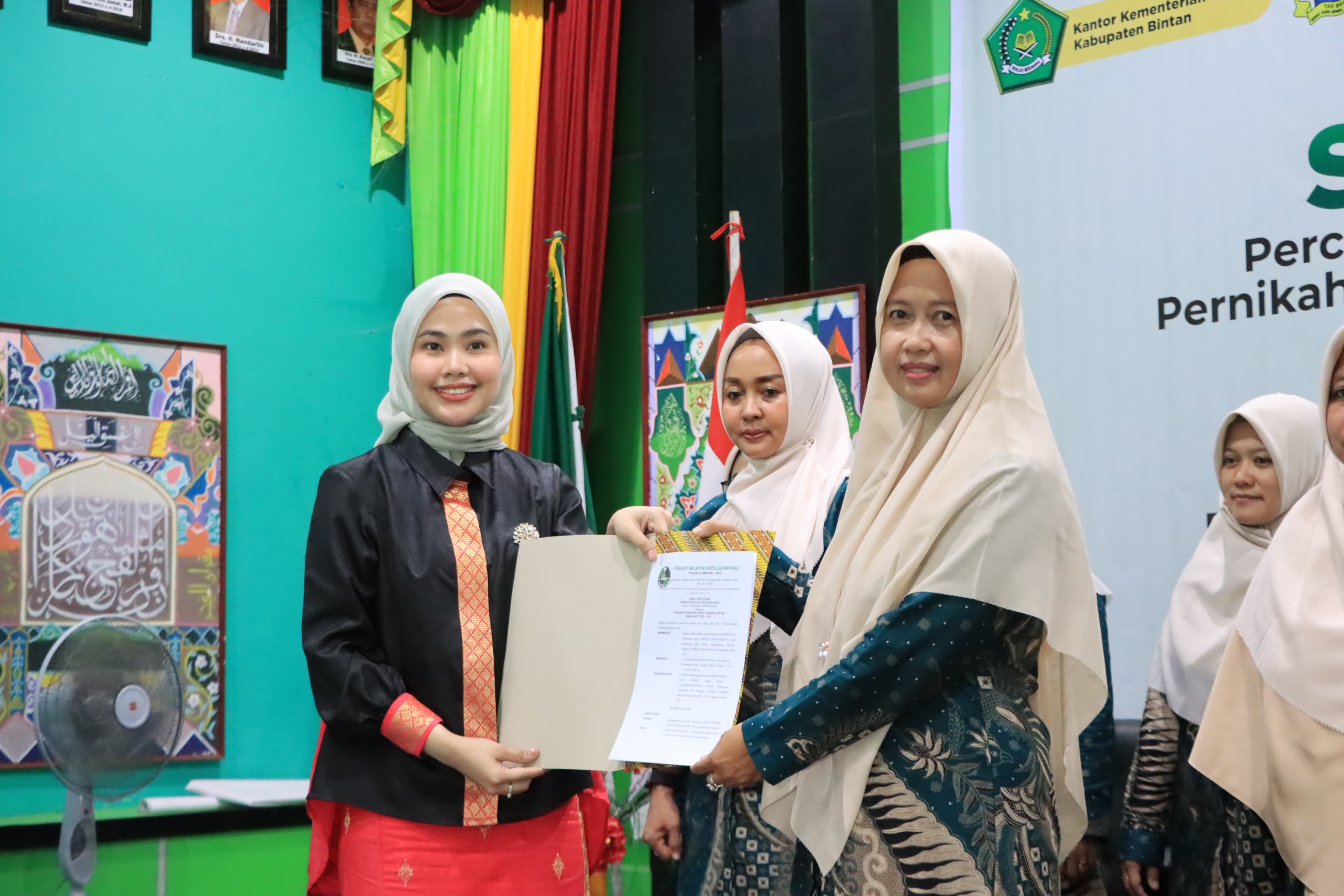 Ketua TP PKK Bintan Buka Seminar Percepatan Penurunan Stunting dan Pencegahan Pernikahan Dini