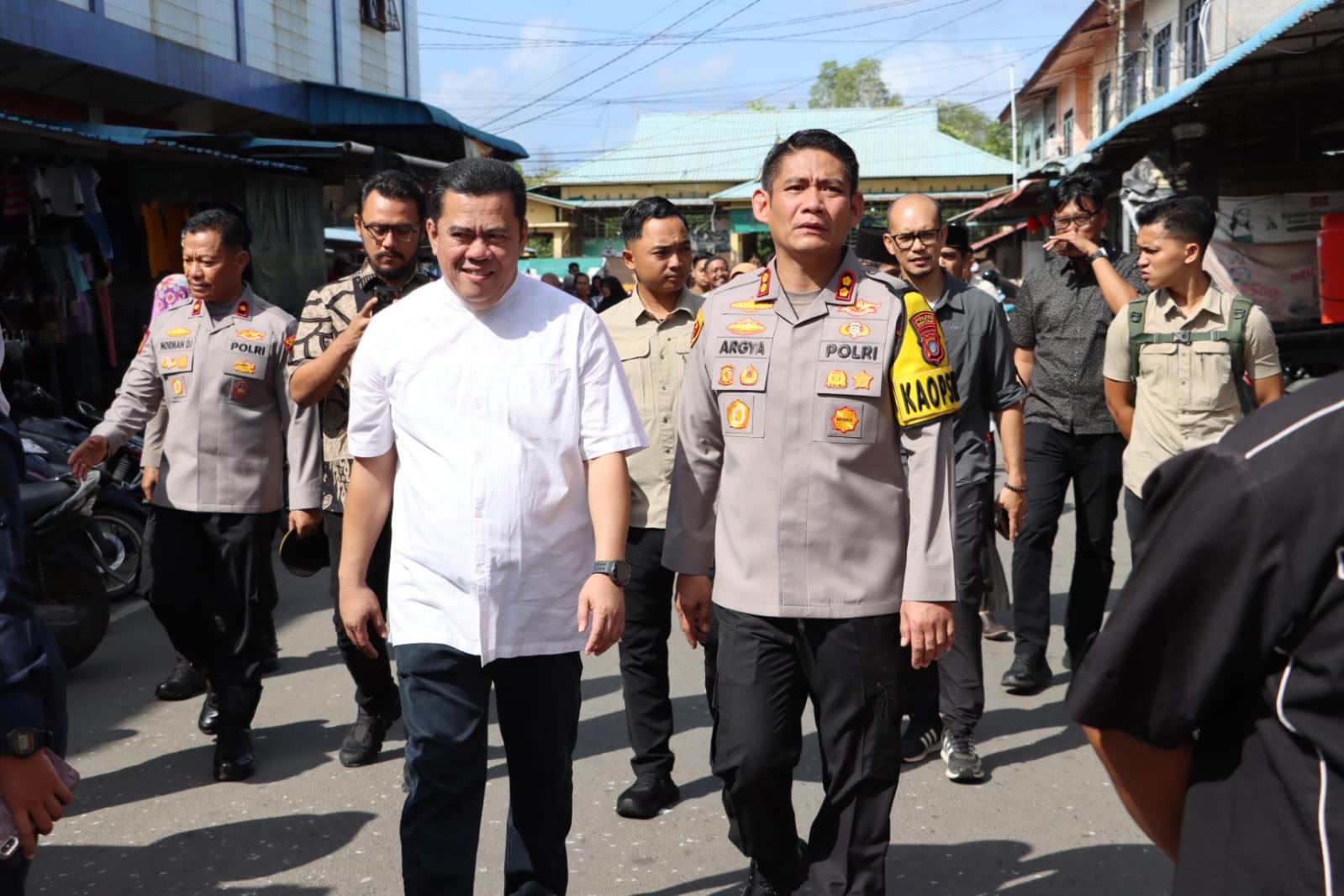 Sekda Bintan Tinjau Pasar Murah Sekaligus Pastikan Stabilitas Harga dan Stok Bahan Pokok