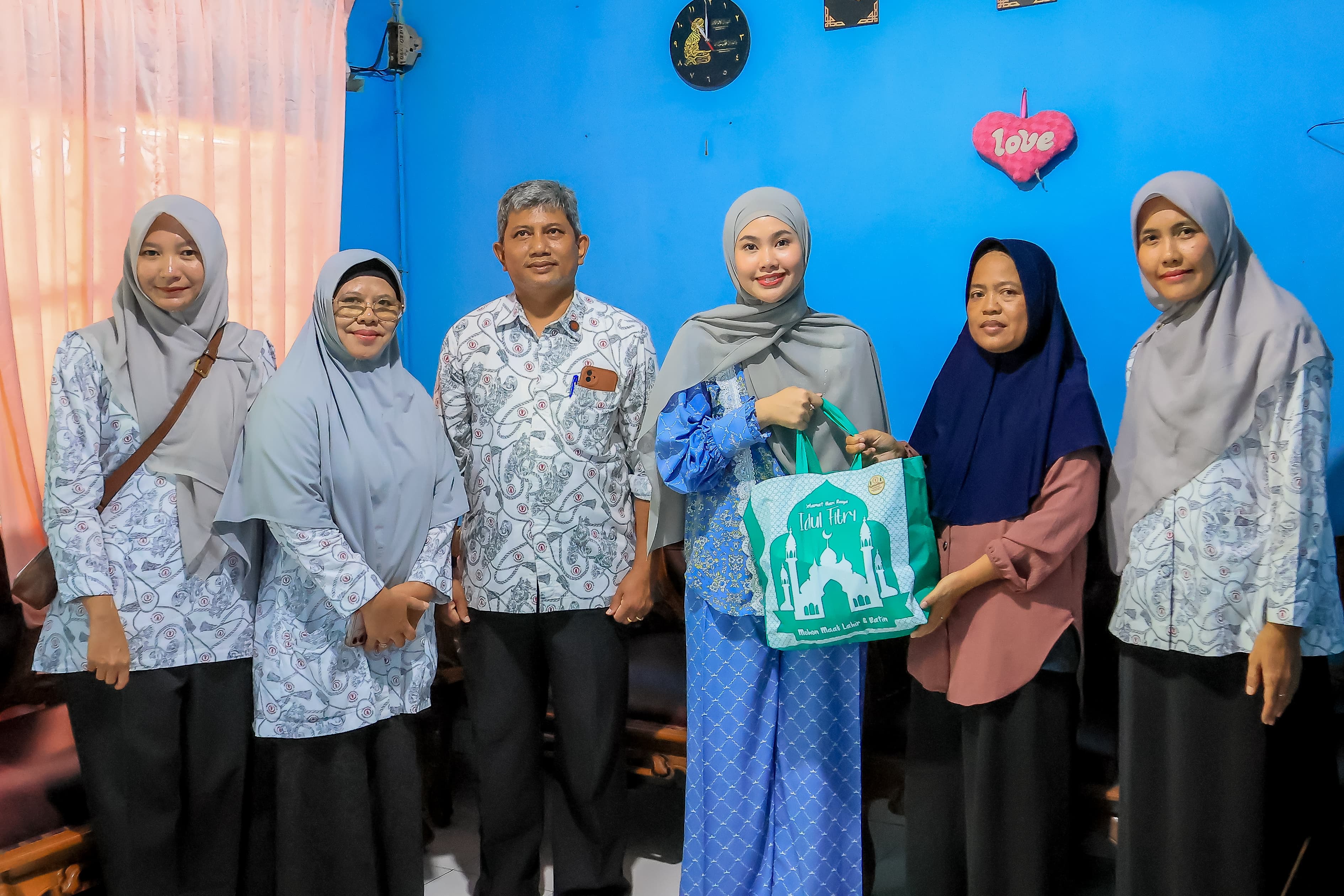 Ketua YKI Bintan Serahkan Bantuan kepada Penyintas Kanker, 90 Penerima Terima Sembako dan Suplemen