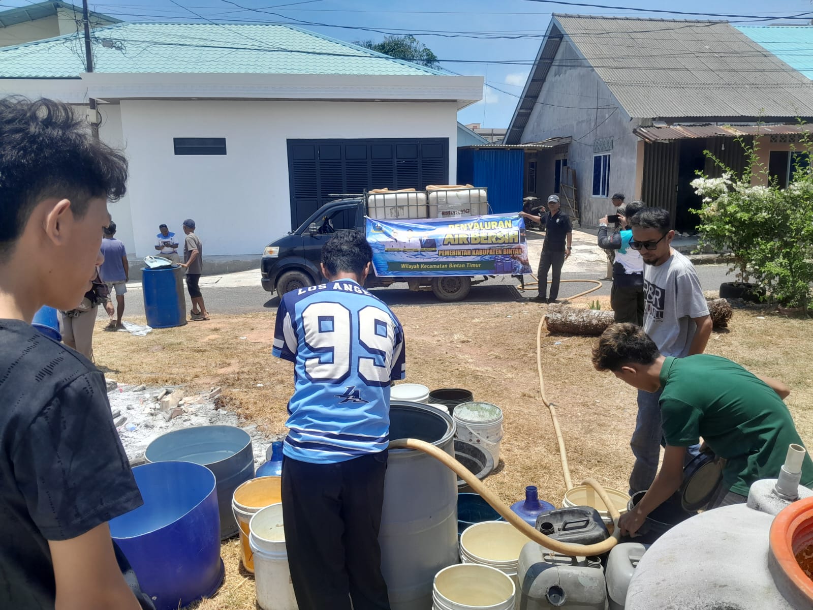 Ratusan Ton Air Bersih Mulai Disalurkan Pemkab Bintan Bagi Warga Terdampak Kekeringan