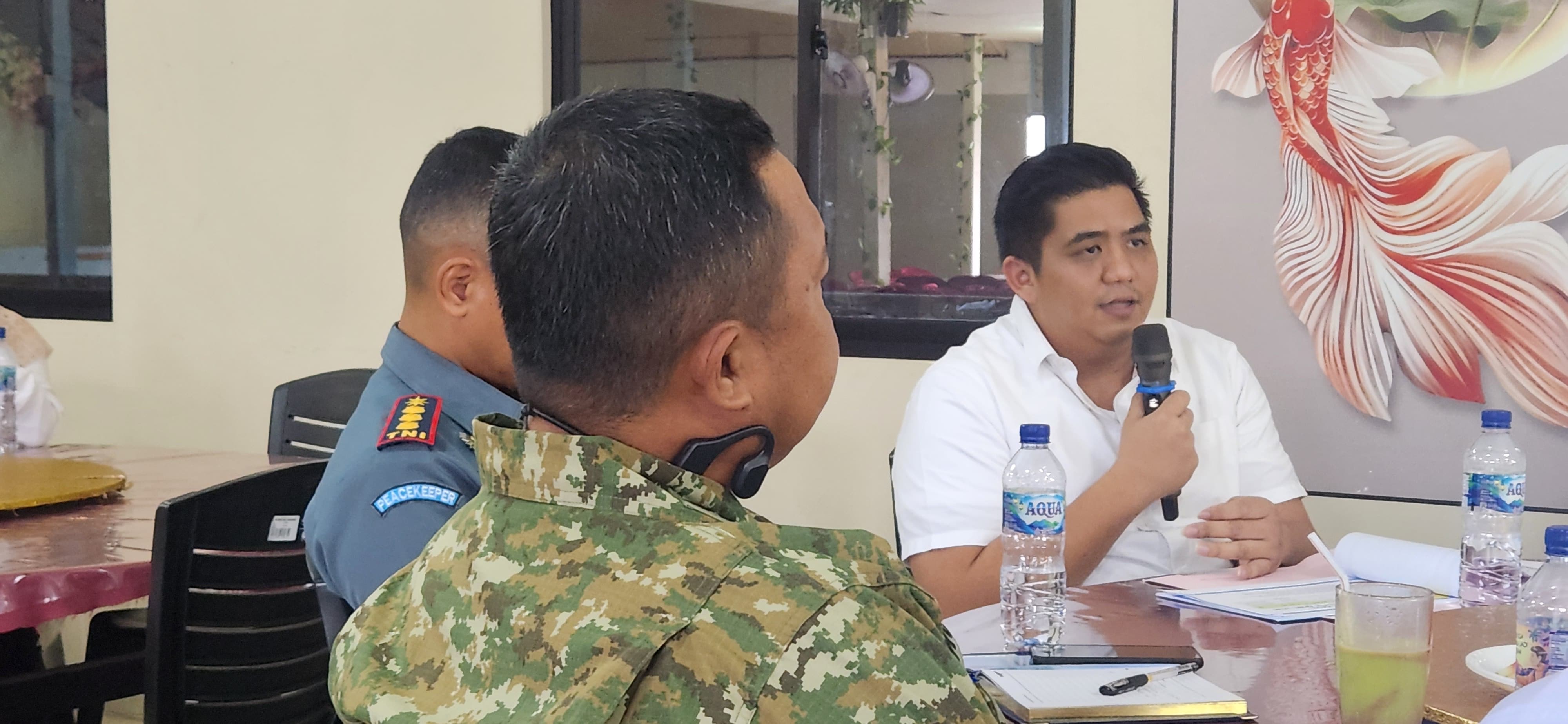Bupati Roby Pimpin Rapat Perkembangan Pendataan Ulang Bangunan Masyarakat dan TNI AL di Tanjung Uban