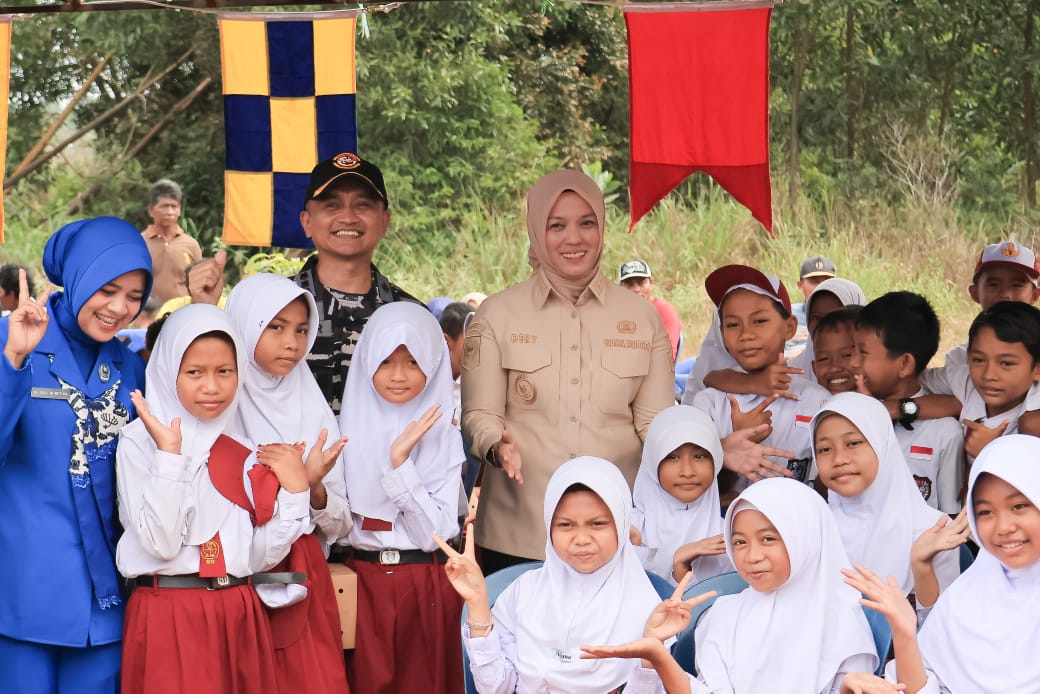 Wakil Bupati Bintan Deby Maryanti Harapkan Aplikasi Si-Pintar, Permudah Orang Tua Daftarkan Anak Masuk Sekolah