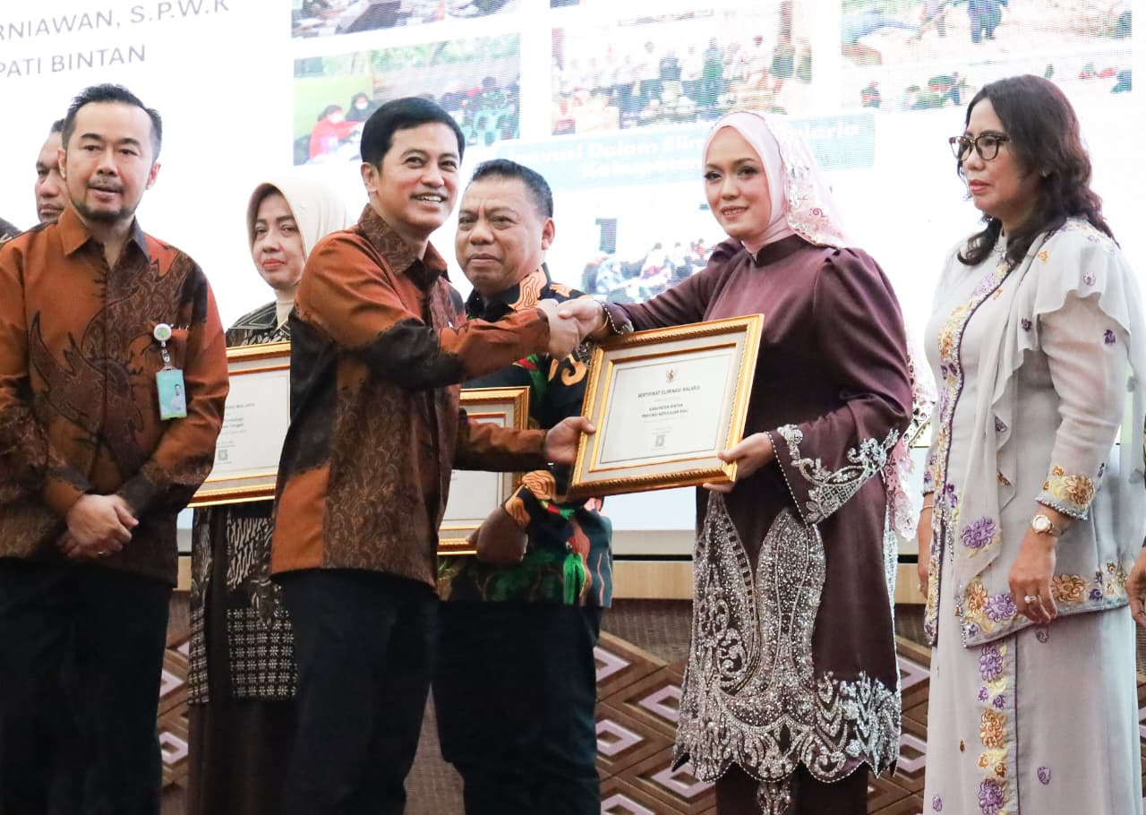 Wabup Bintan Deby Maryanti Terima Sertifikat Eliminasi Malaria dari Kementerian Kesehatan RI