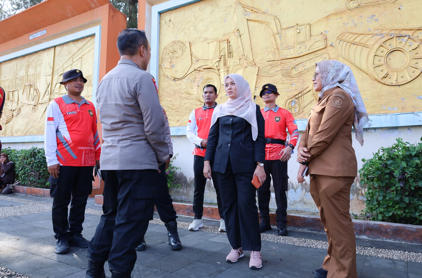 Wabup Bintan, Deby Maryanti Tinjau Kesiapan Lokasi Upacara Peringatan HUT RI ke-81
