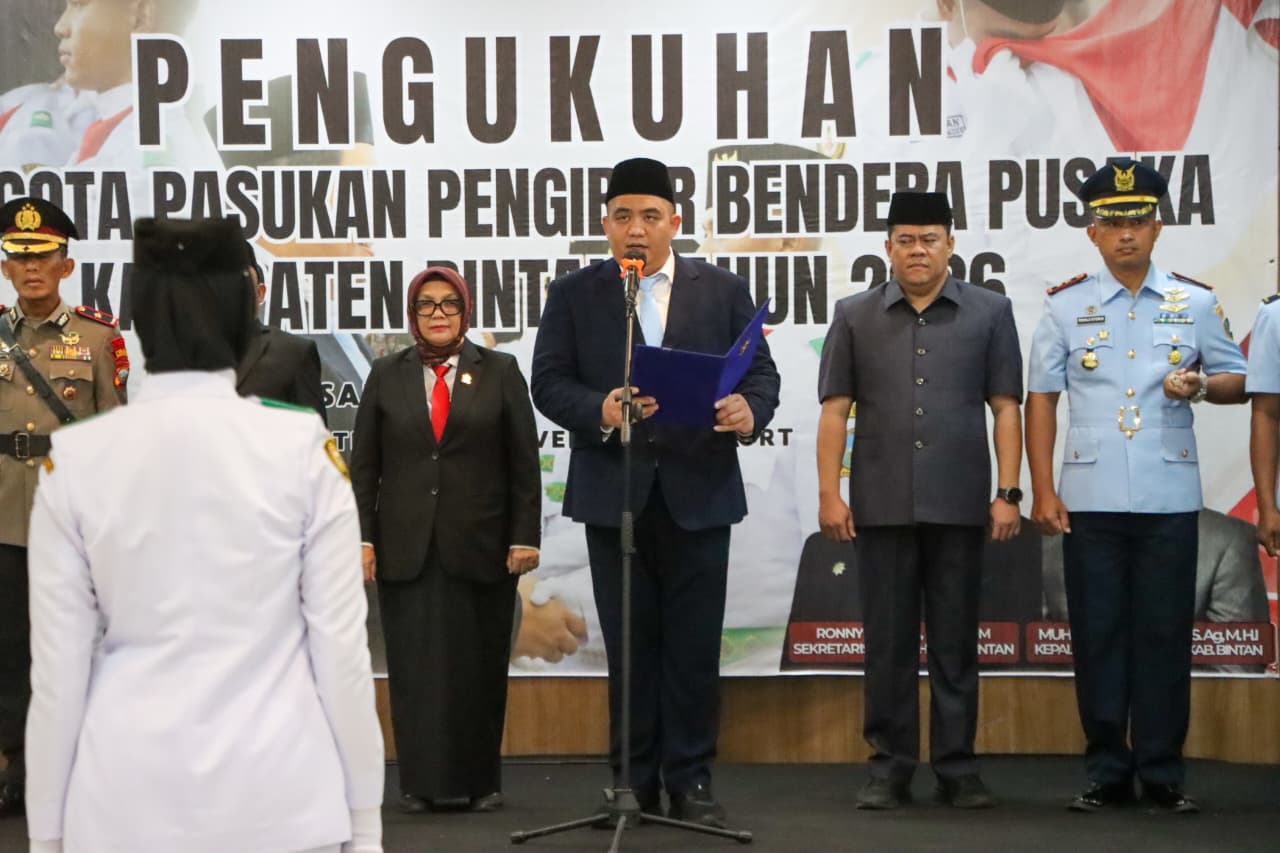 Bupati Bintan Kukuhkan 33 Anggota Paskibraka Kabupaten Bintan Tahun 2026