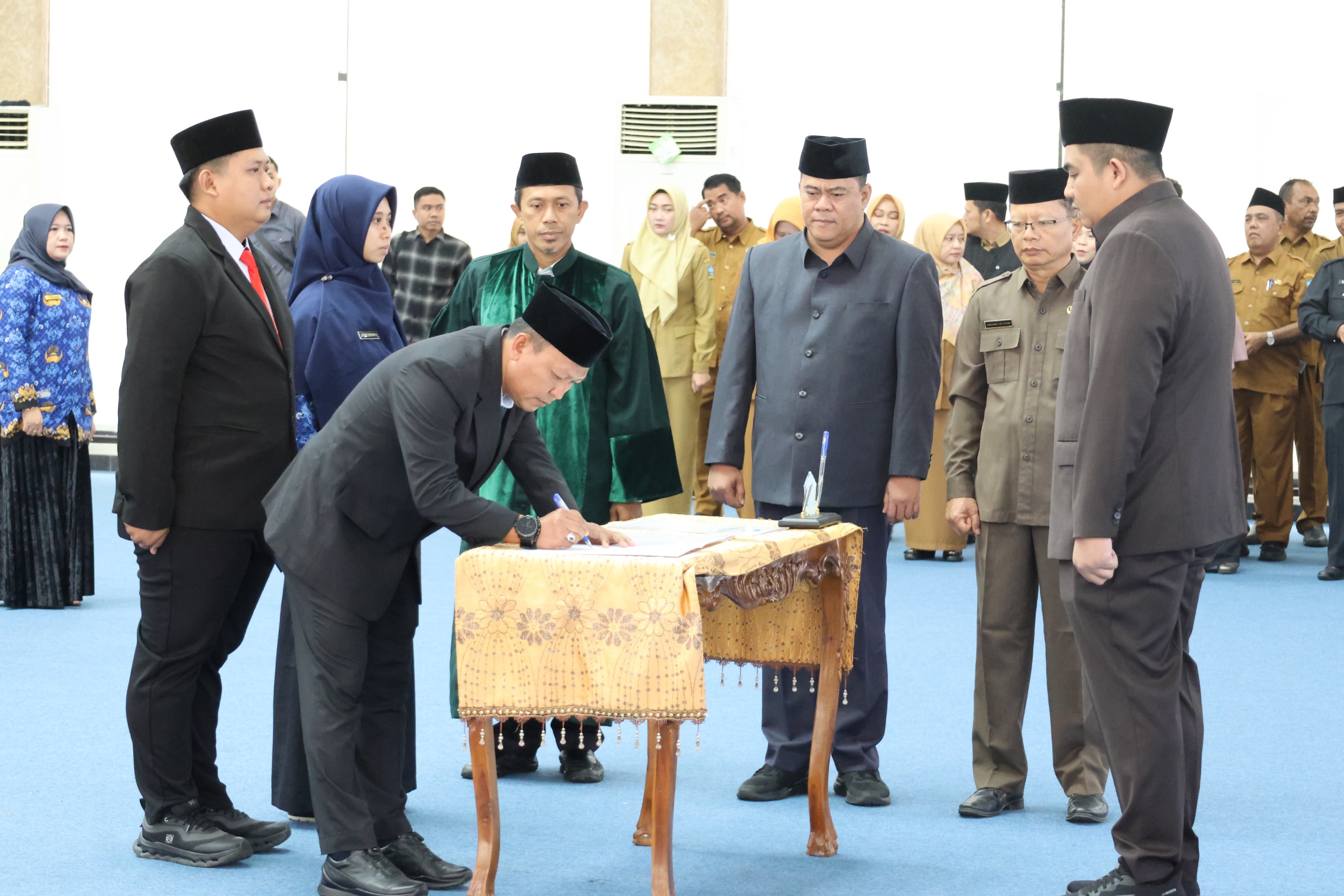 Bupati Roby Lantik 20 Pejabat Pimpinan Tinggi Pratama, Administrator dan Pengawas serta Penugasan Kepala Puskesmas